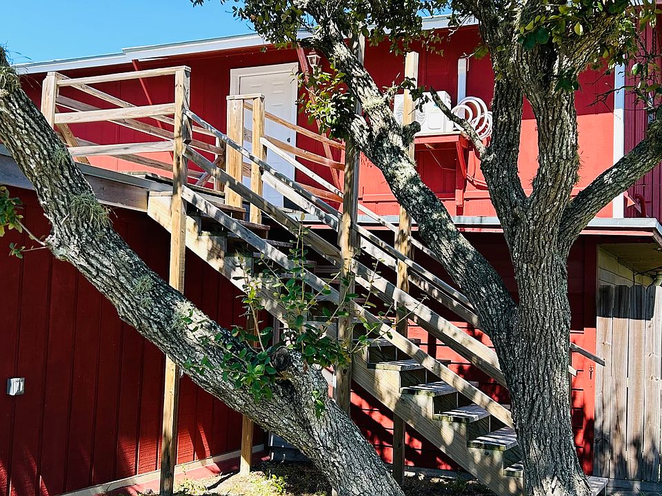 Steps up to apartment