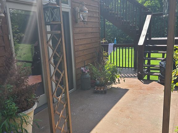 2nd image of 1046 Creekside Dr #1