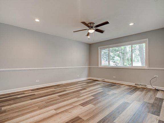 3rd image of 9403 Ironwood Ln