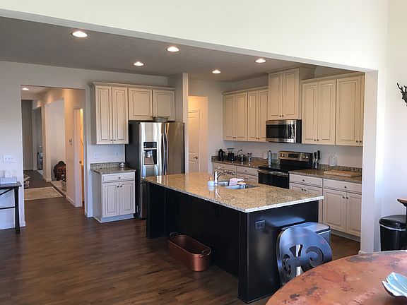 3rd image of 8005 Valley Crossing Dr