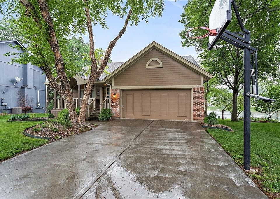 1st image of 15725 Outlook St