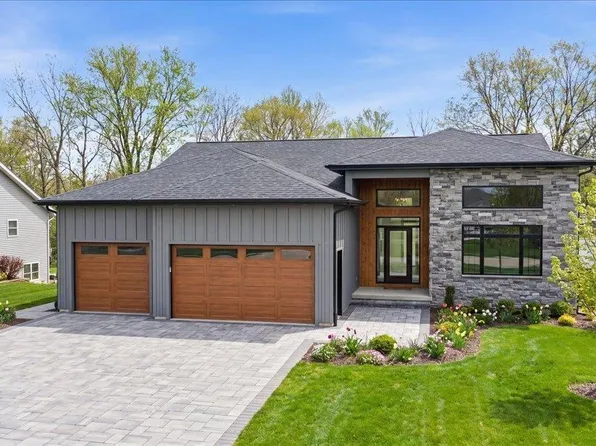 1725 Timberline Dr, Evansdale, IA 50707