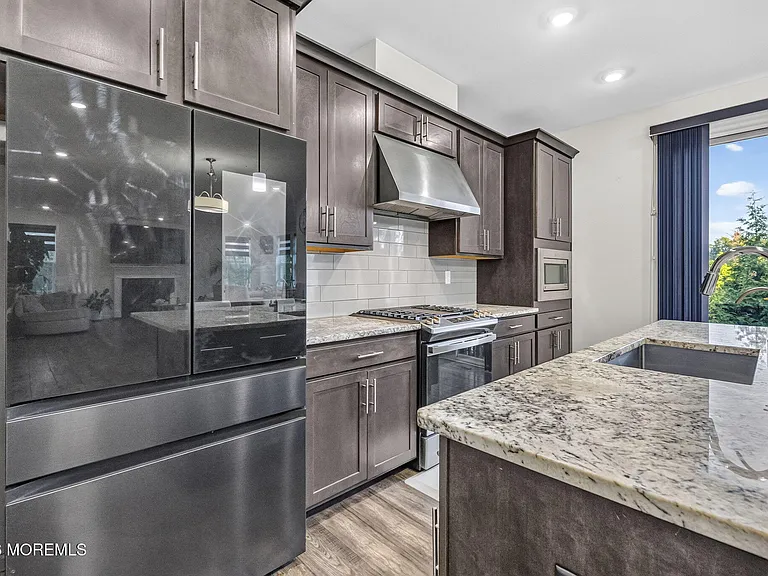319 Tulip Ct — Photo 24