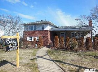 210 Washington Ave, Island Park, NY 11558