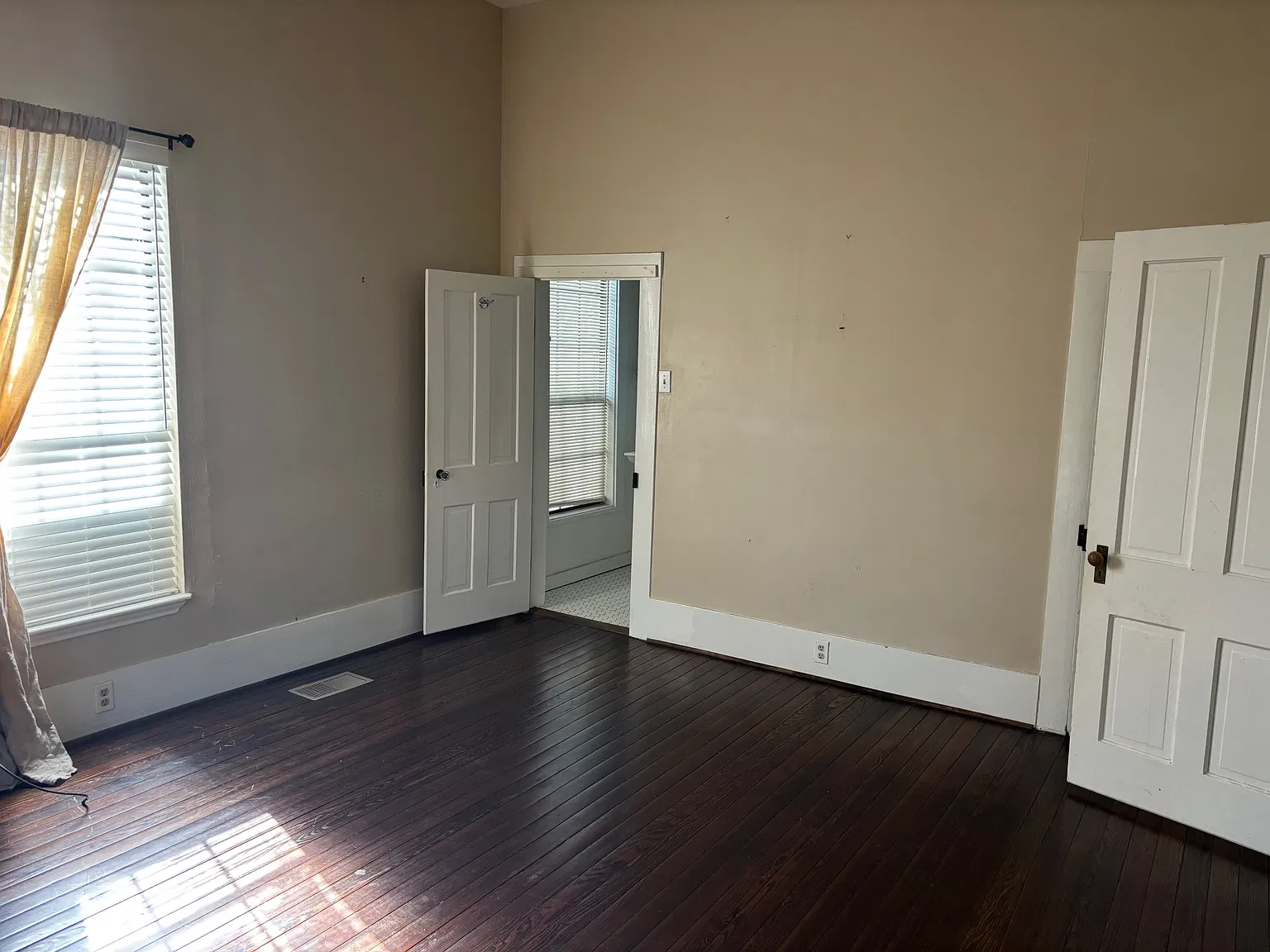 3 bed, $2,400 — Photo 3