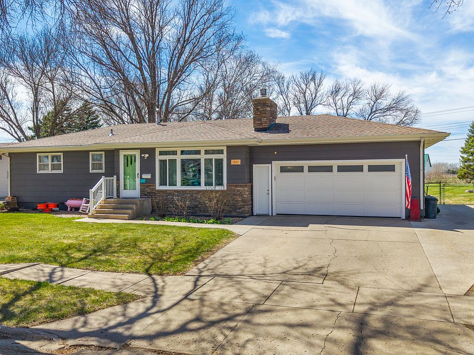 1st image of 1869 Eisenhower Cir