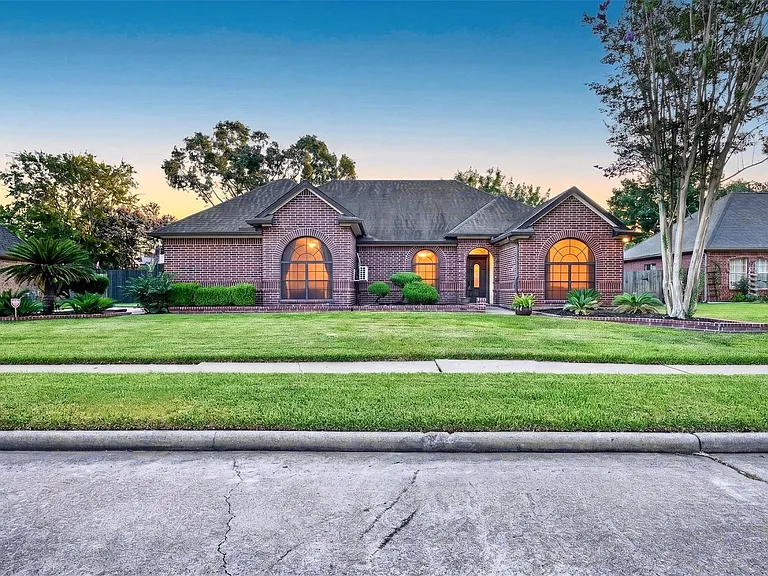 18610 Autumn Hills Dr — Photo 1