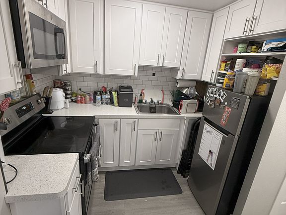 4th image of 1219 Columbia St #4