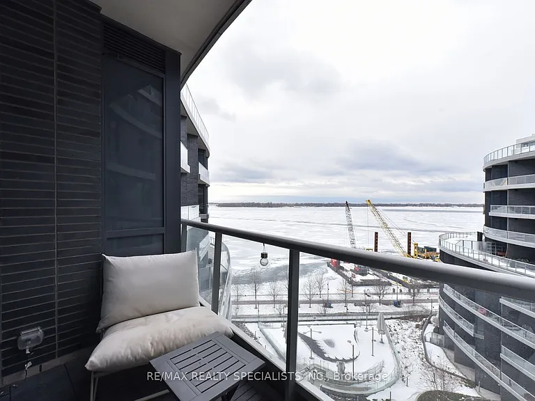 1 Edgewater Dr #911 — Photo 37