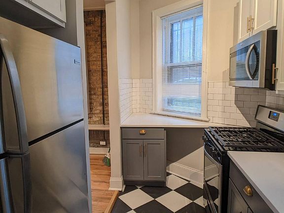 2nd image of 2530 N Sacramento Ave #108