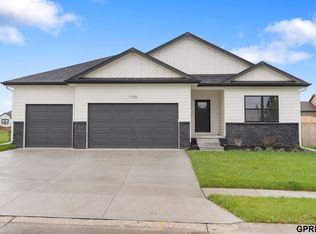 21858 Amber Cir, Gretna, NE 68028