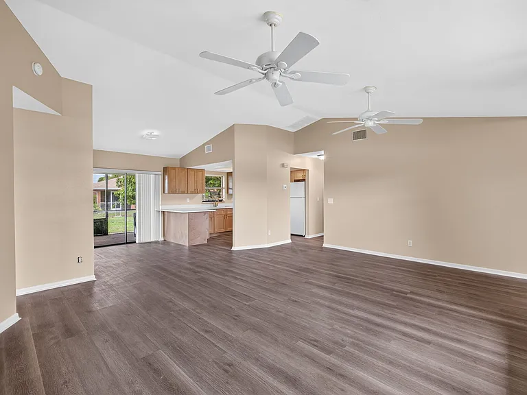 718 SW 35th Ter — Photo 21