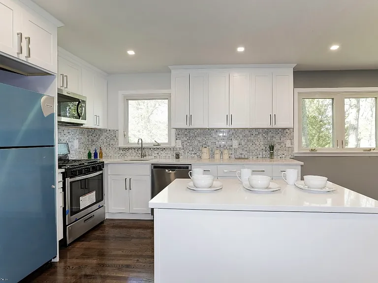 687 Northstream Dr — Photo 9