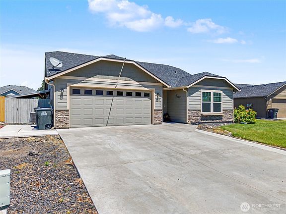 2nd image of 433 S Trillium Way