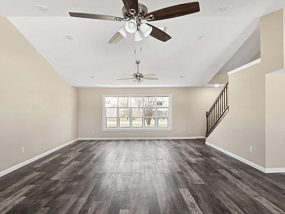 5th image of 842 Clarence Dr