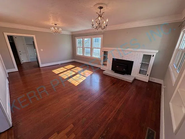 Charming 3-Bed Home with Gleaming Hardwood Floors in Gresham - Spacious 2516 sq.ft. Gem! — Photo 3
