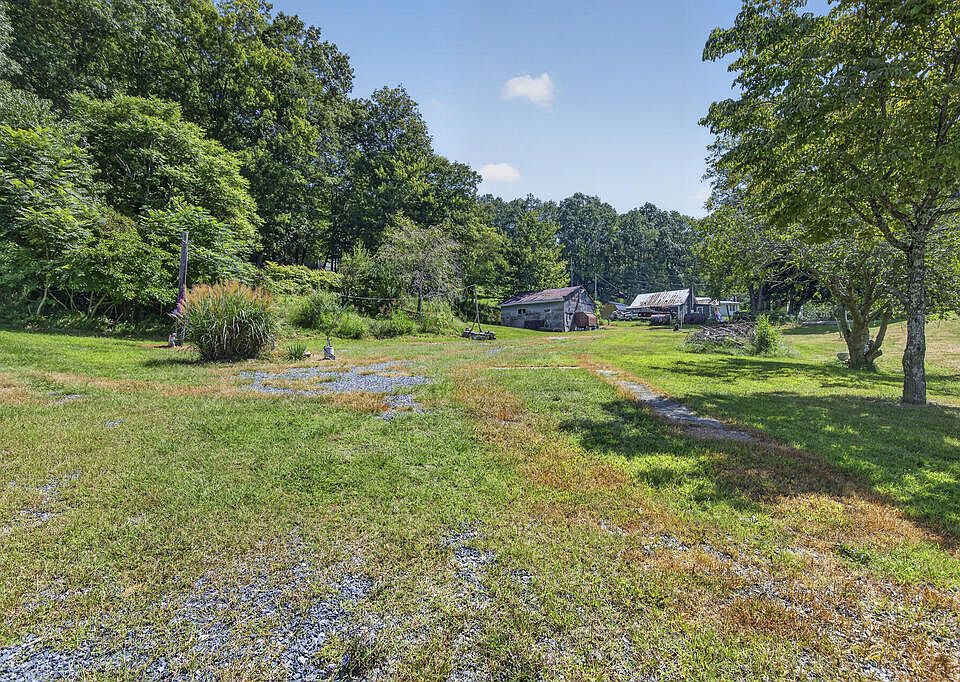 2nd image of 153 Reed Hollow Rd