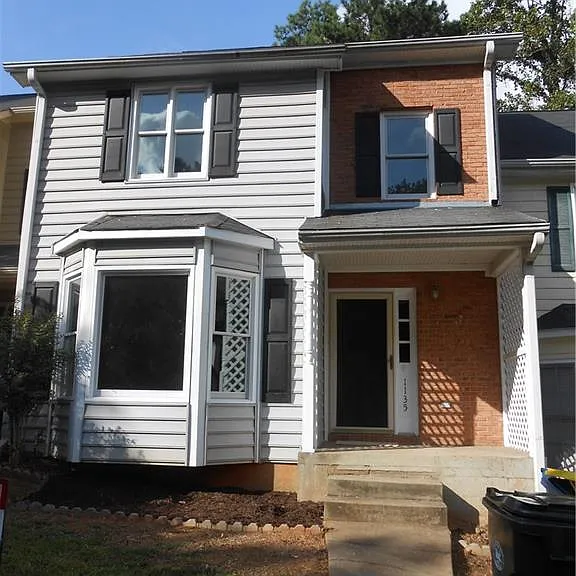 1135 Country Club Pl NW — Photo 1