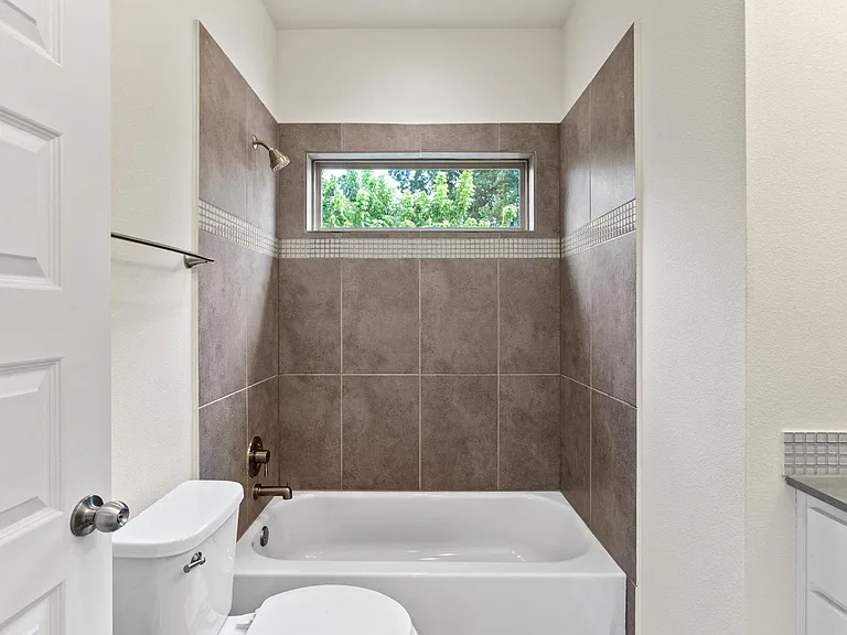 720 Pedernales St #B — Photo 21
