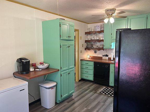 3rd image of 111 Allen St