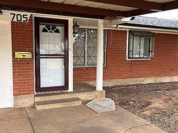 2 car Driveway w/carport
