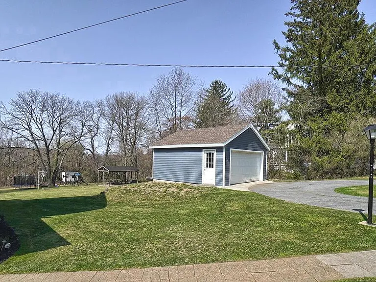 25526 Military Rd — Photo 3