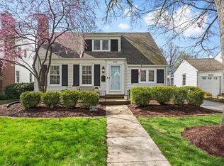 907 W John St, Champaign, IL 61821