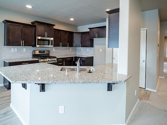 3rd image of 913 S Cougar St #1/2