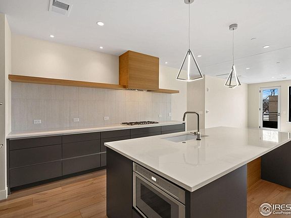 4th image of 205 E 6th St #200