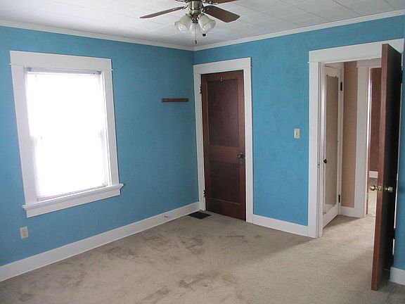 4th image of 534 Heiss Ave