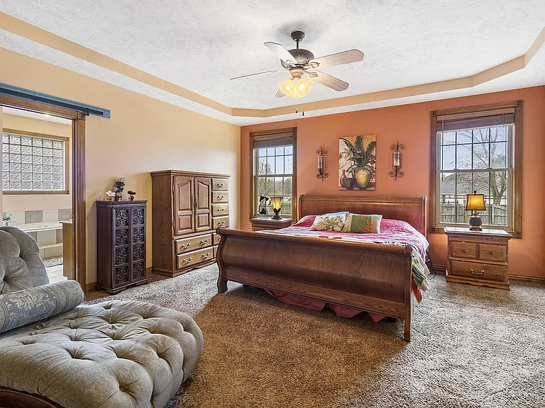 1002 E Rachael Dr — Photo 12