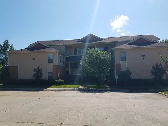 2nd image of 1600 Park Ave #9468