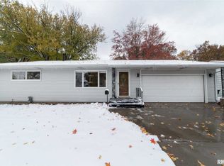 1913 47th Street Ct, Moline, IL 61265