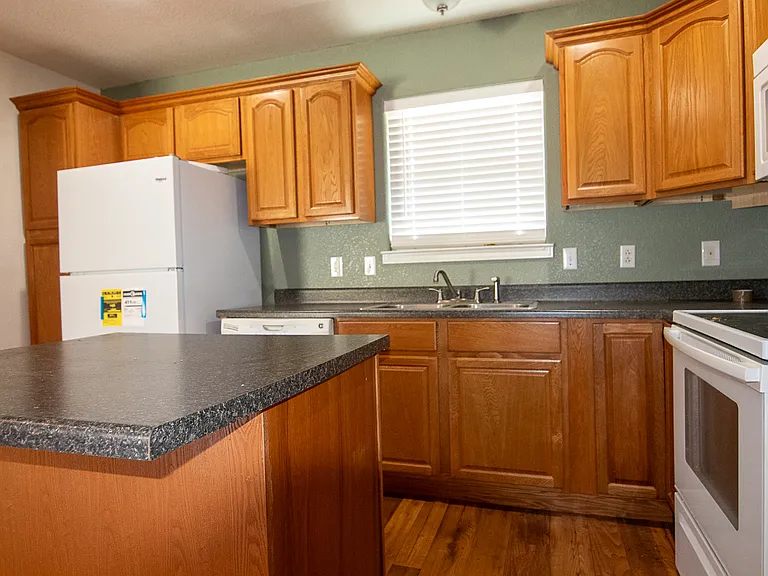 655 Mitchell St — Photo 3