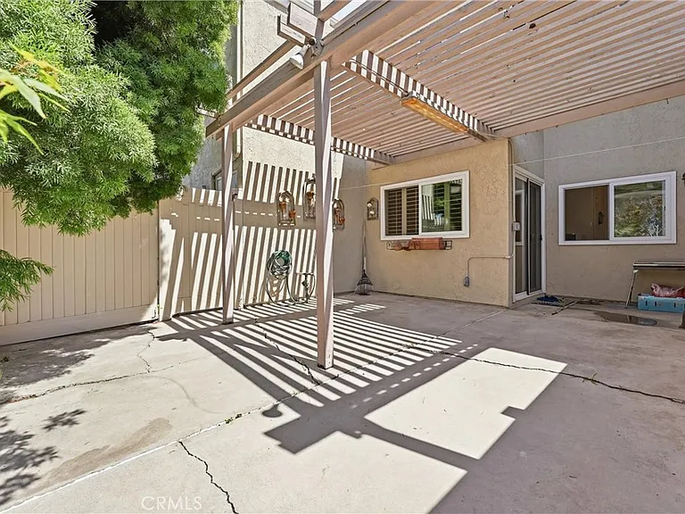 104 Oval Rd — Photo 16