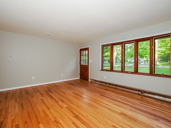 3rd image of 8240 Timberlane Dr