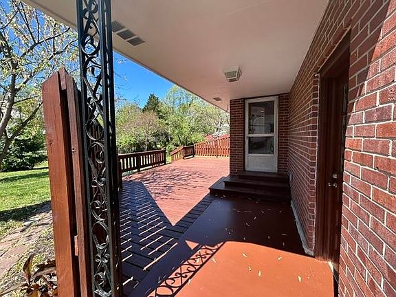 3rd image of 1315 Rodes Dr