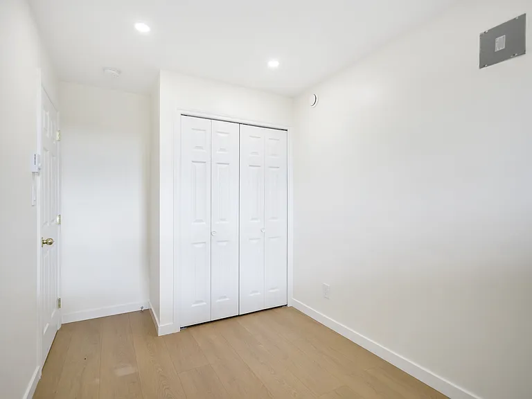919 Younette Dr — Photo 8