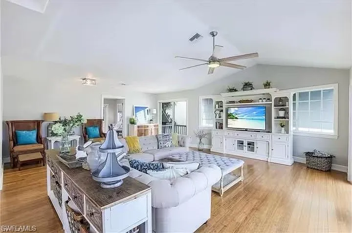 437 Trade Winds Ave — Photo 5