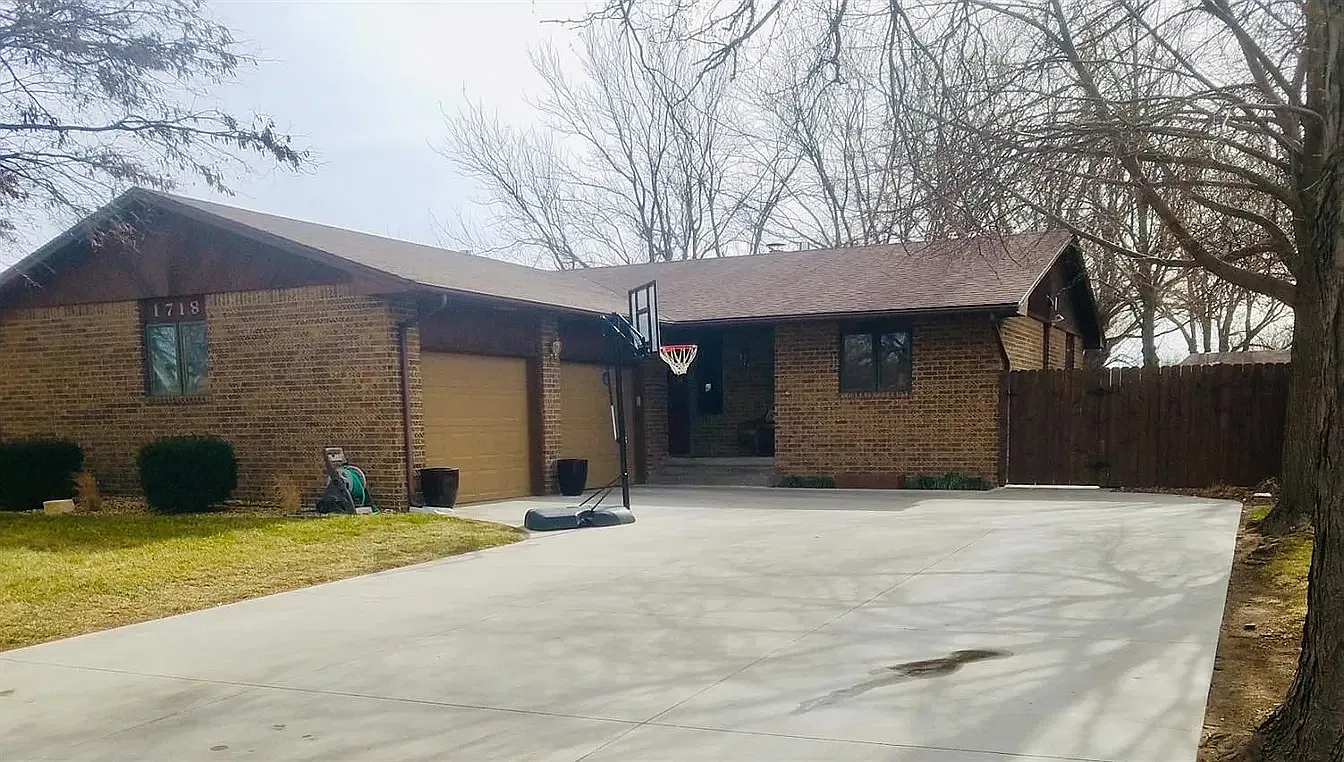 4 bed, 1337 sqft, $2,600 — Photo 1