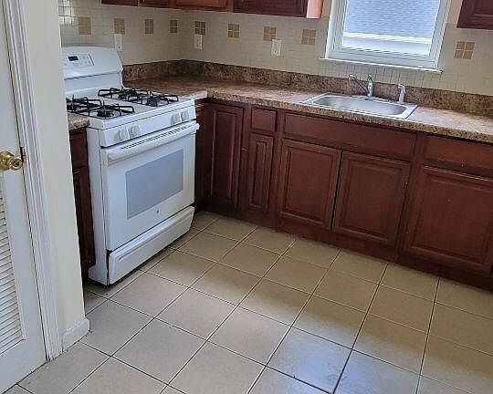 3rd image of 834 S 14th St #6