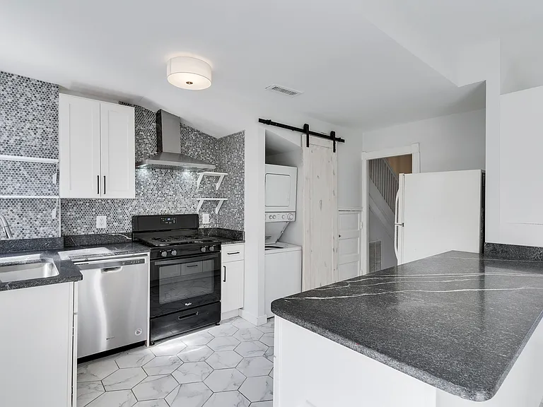 710 Columbia Rd NW #A — Photo 12