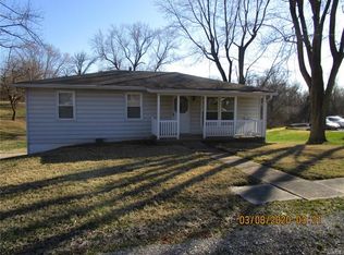 226 E Woodcrest Dr, Collinsville, IL 62234