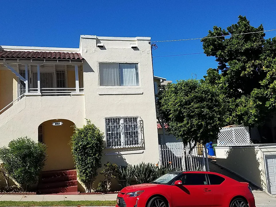 #605 is Upper unit- garage is on the right