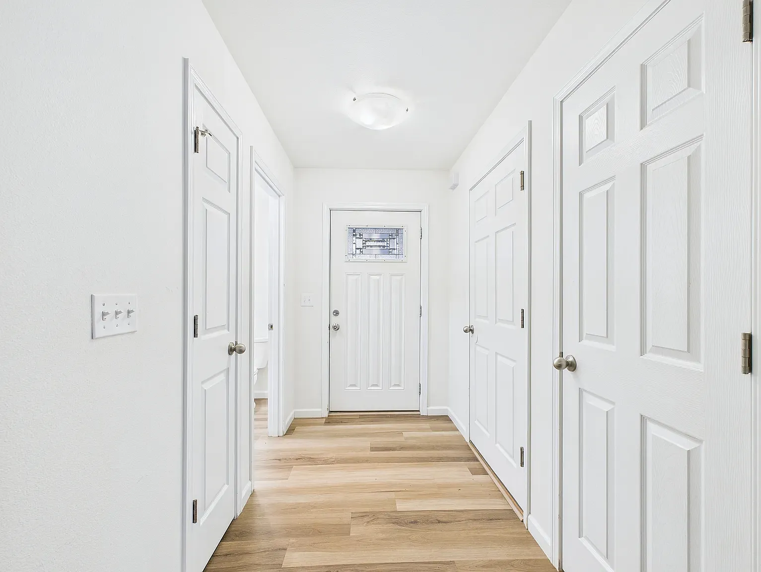 3 bed, 2.5 bath, 2011 sqft, $2,400 — Photo 4