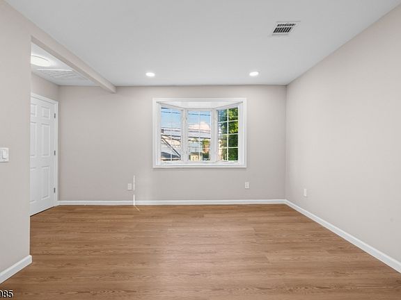 4th image of 26 Major St