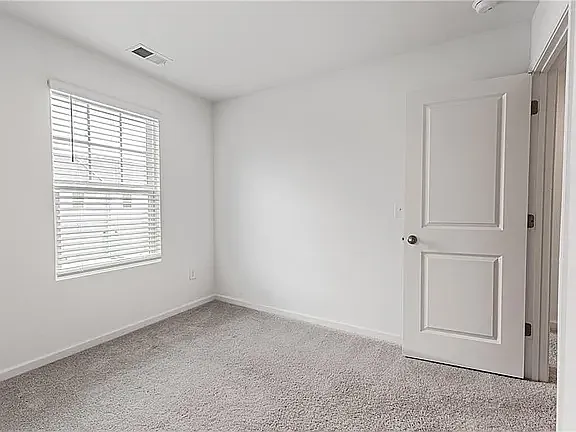 207 Fenchurch Way — Photo 2
