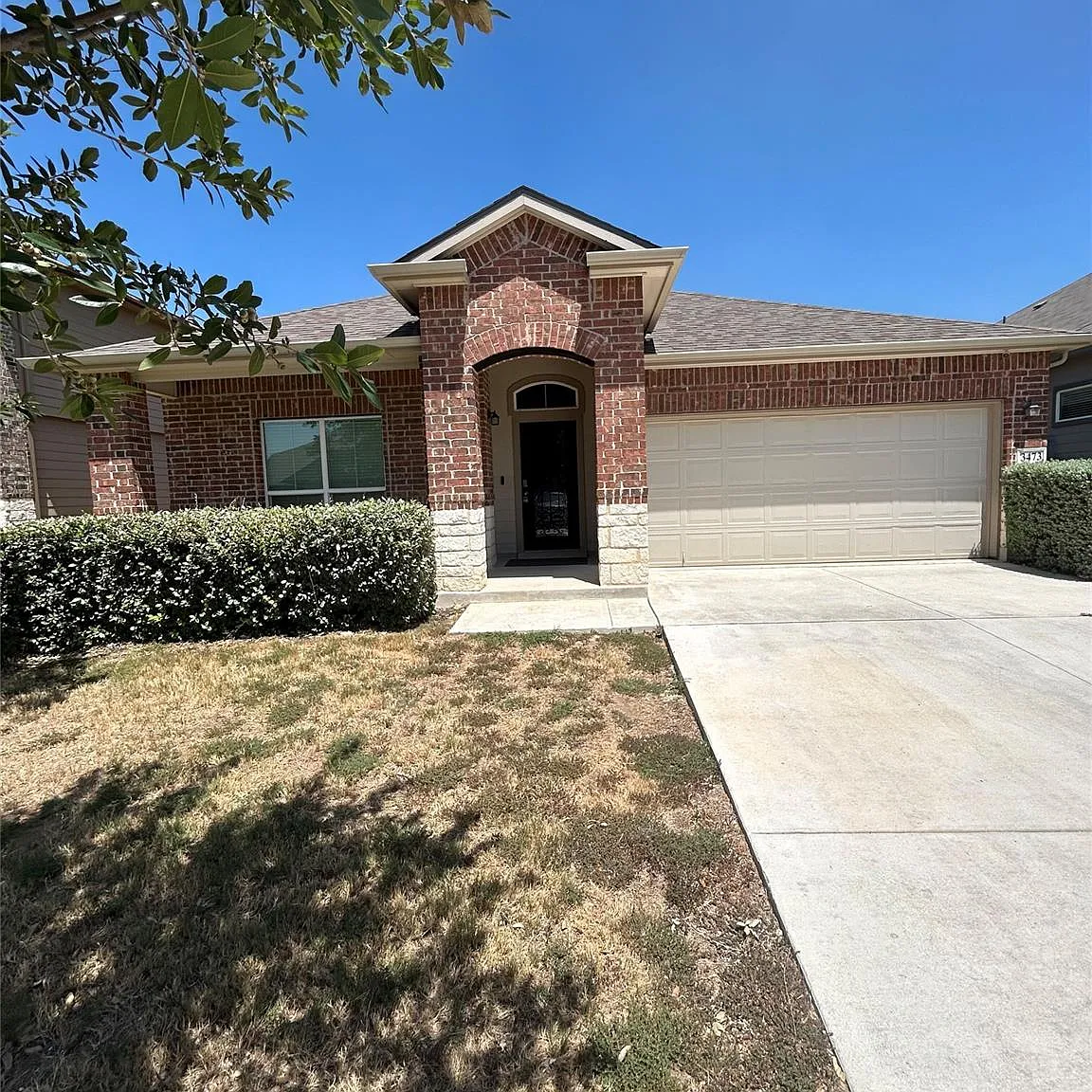 4 bed, 2.0 bath, 1736 sqft, $2,200 — Photo 1