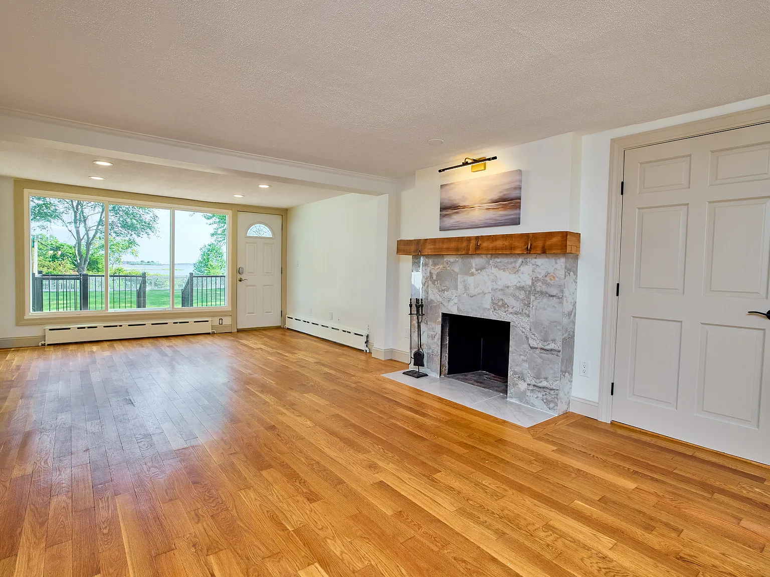 3 bed, 2328 sqft, $4,200 — Photo 2