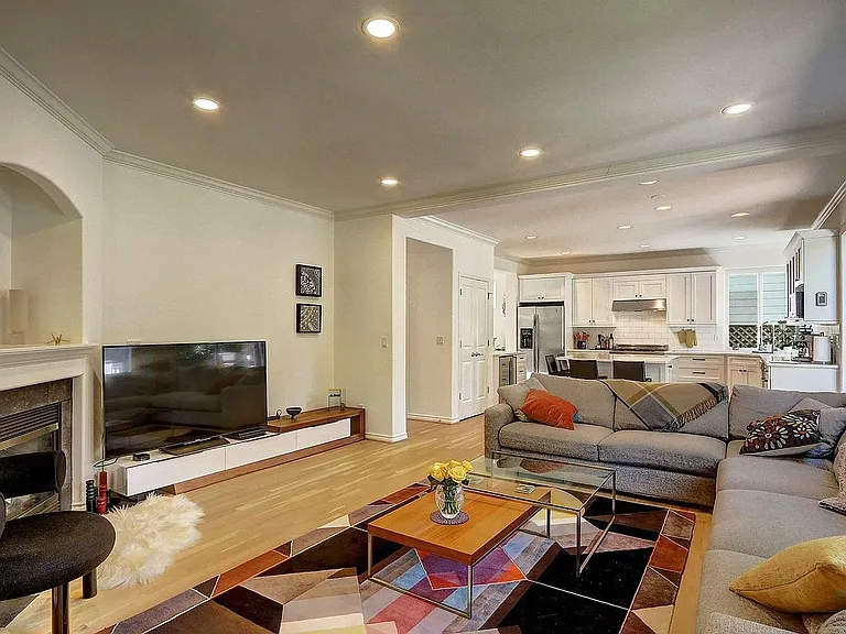 13028 NE 70th Dr — Photo 7